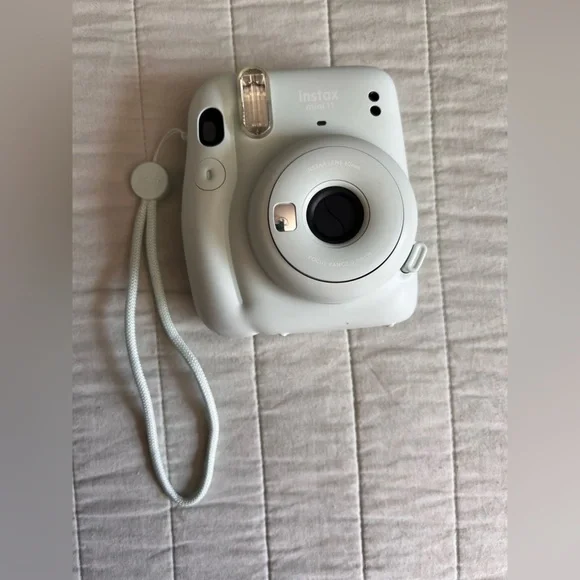 Instax mini 11 works perfectly fine, comes with case - Picture 1 of 5